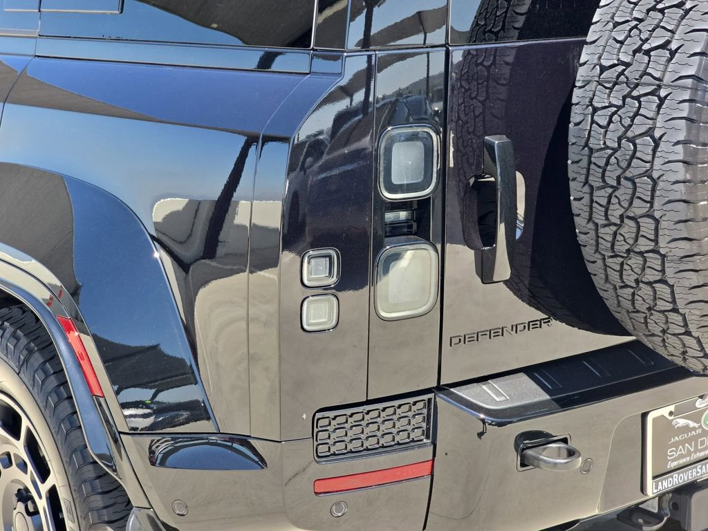 New 2026 Land Rover Defender 110 OCTA AWD/4WD image 35