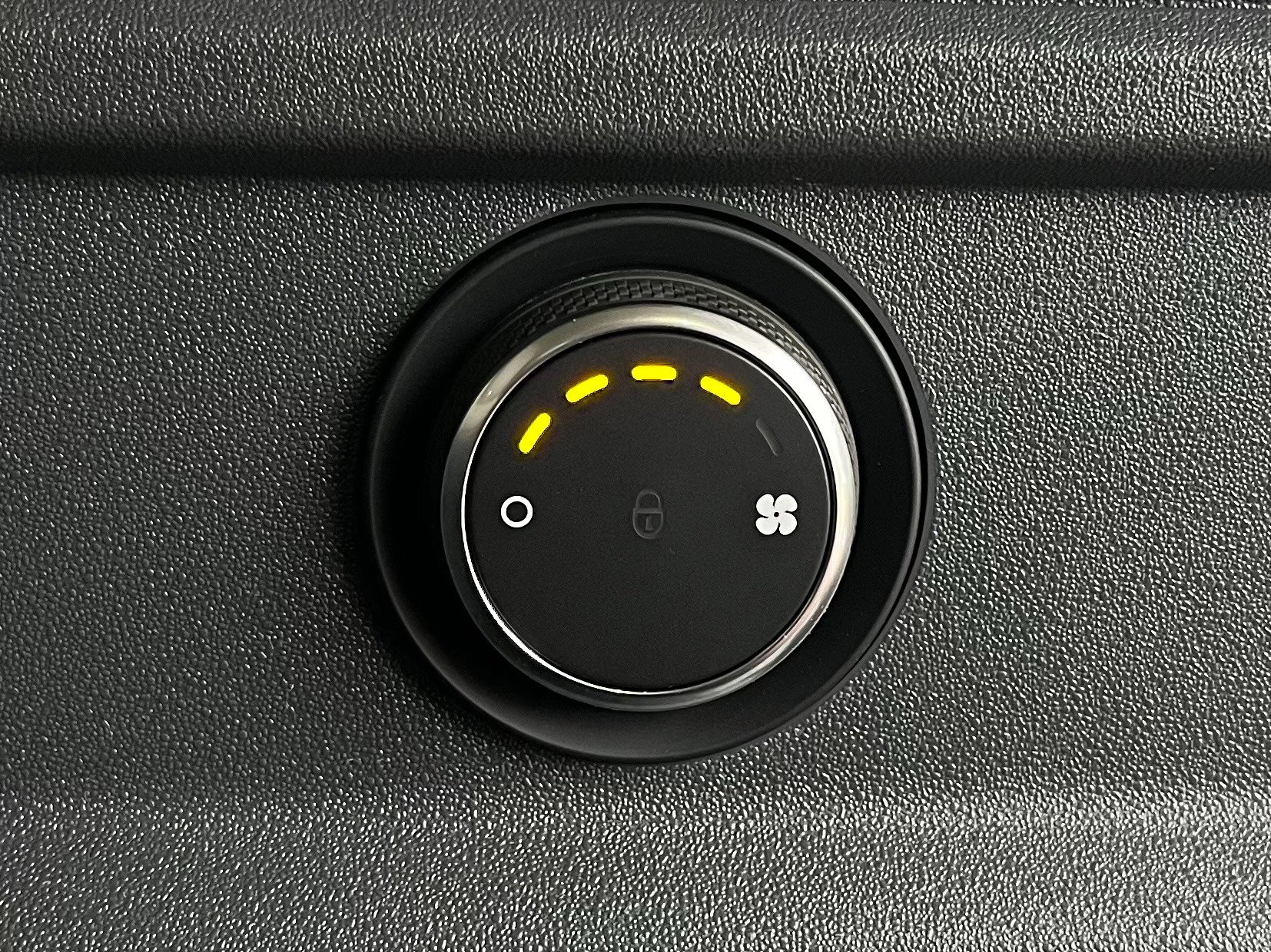 Used 2024 Land Rover Defender 110 SE image 31