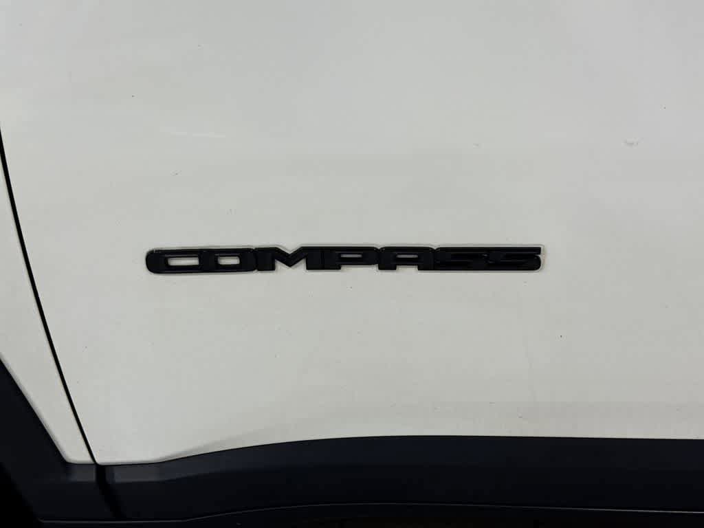 Used 2018 Jeep Compass Latitude AWD/4WD image 25