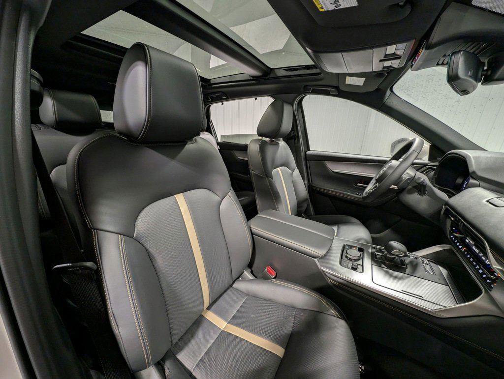 New 2024 MAZDA CX-90 Plug-In Hybrid w/ Premium Plus image 16