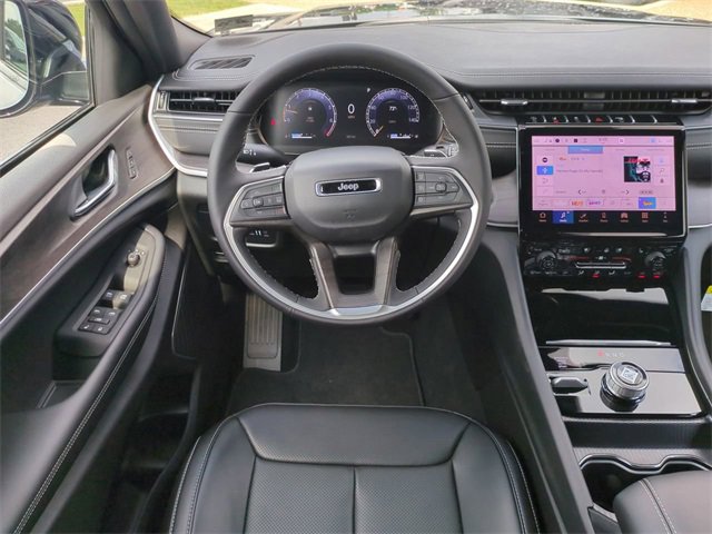 New 2025 Jeep Grand Cherokee Limited w/ Luxury Tech Group II image 16