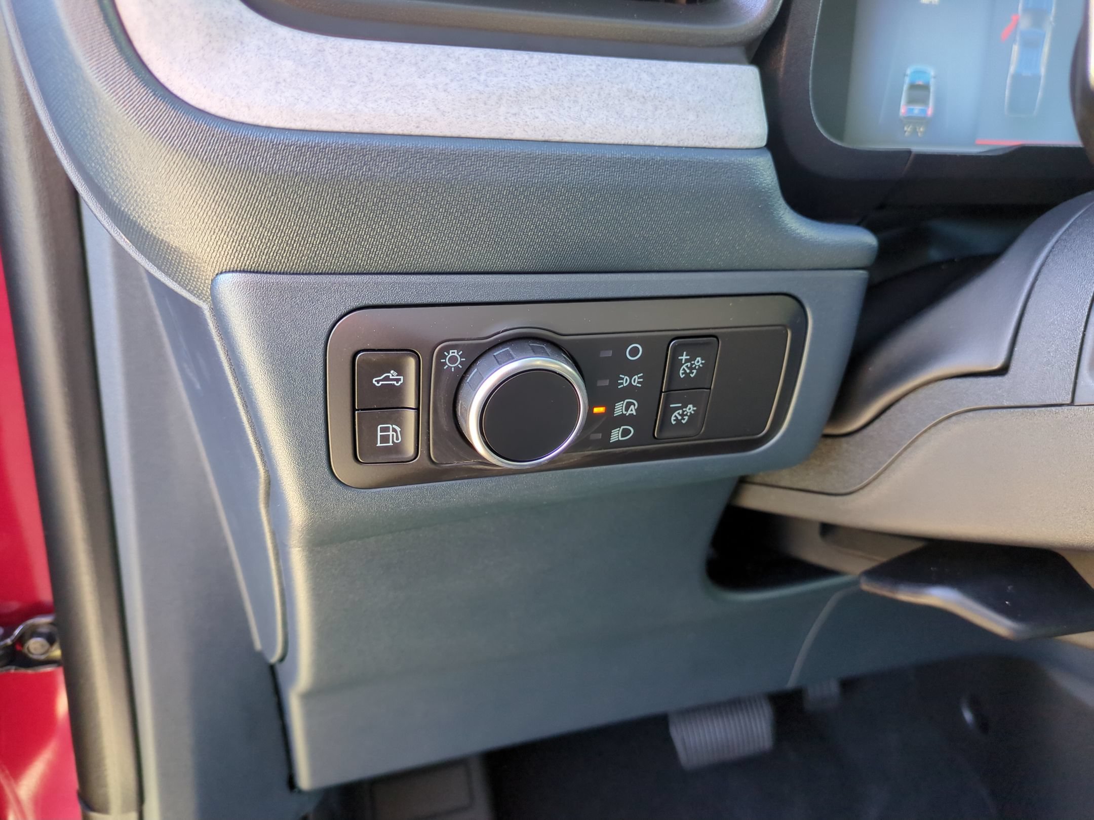 New 2026 Ford Maverick XLT w/ XLT Luxury Package FWD image 17