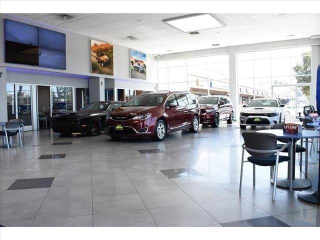 New 2023 Chrysler Pacifica Touring-L w/ S Appearance Package image 31