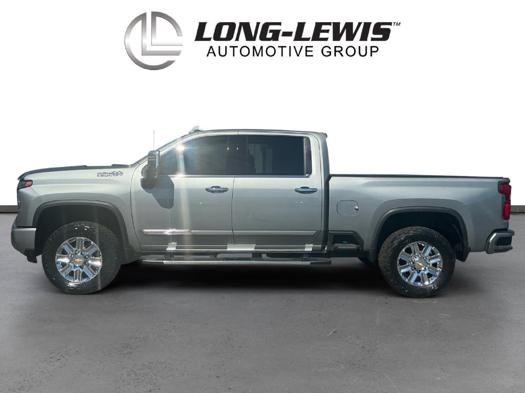 Used 2024 Chevrolet Silverado 2500 High Country w/ High Country Premium Package AWD/4WD image 2