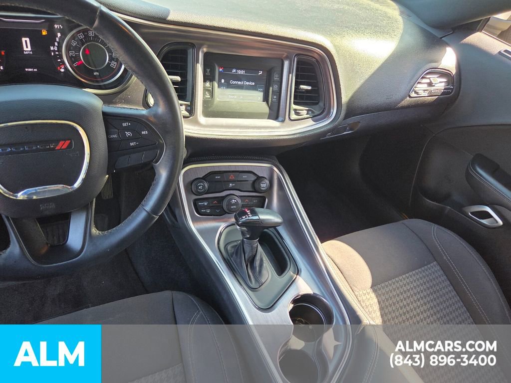 Used 2015 Dodge Challenger SXT RWD image 15