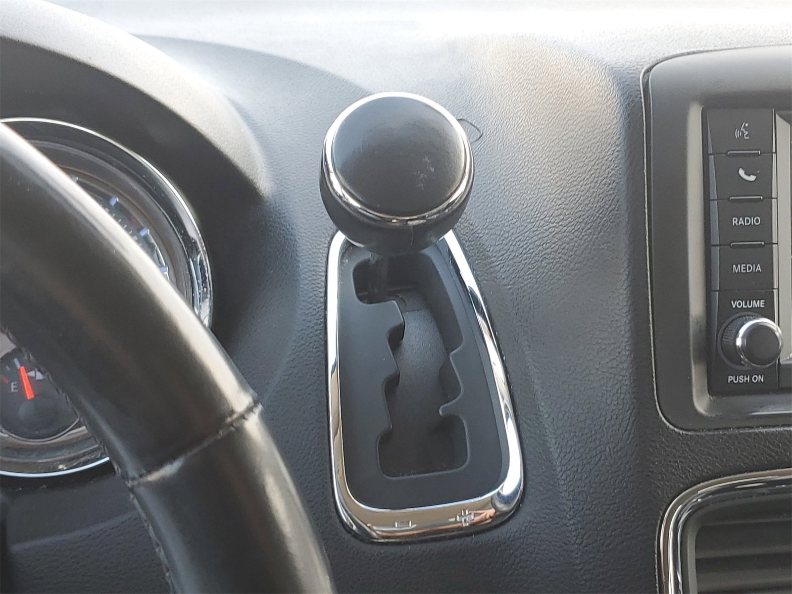 Used 2016 Chrysler Town & Country Touring image 25