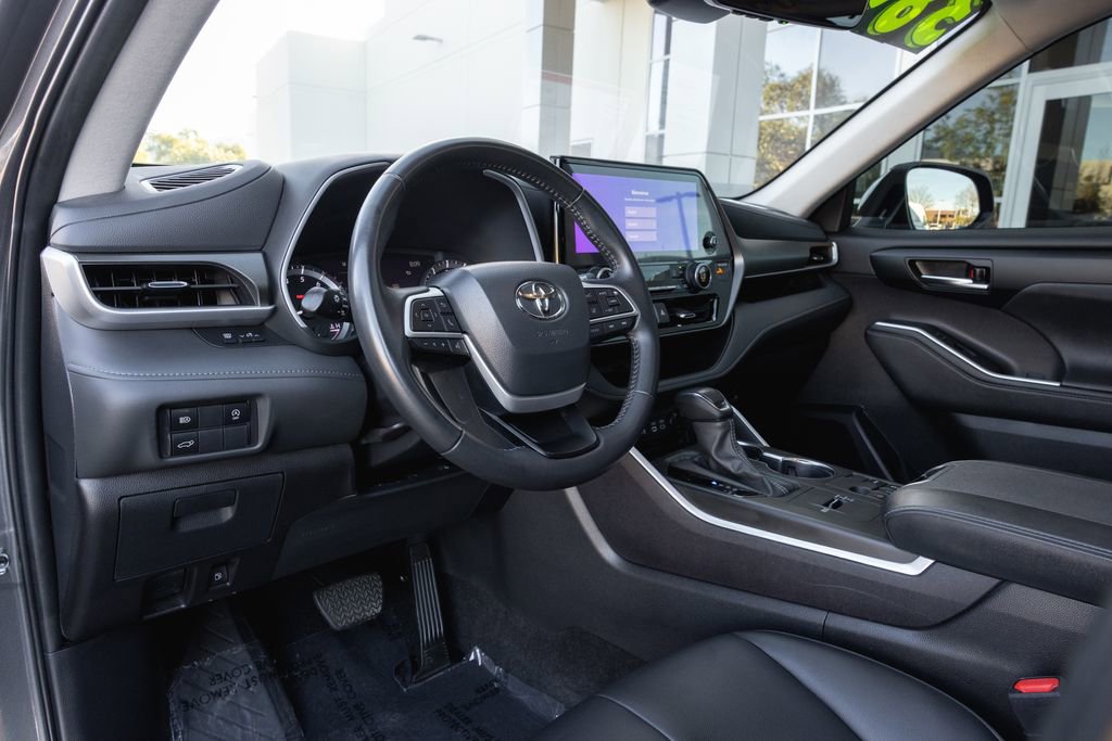 Certified 2024 Toyota Highlander XLE image 10