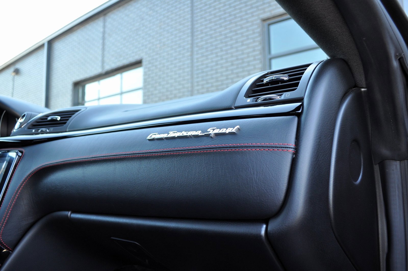 Used 2018 Maserati GranTurismo Sport image 40