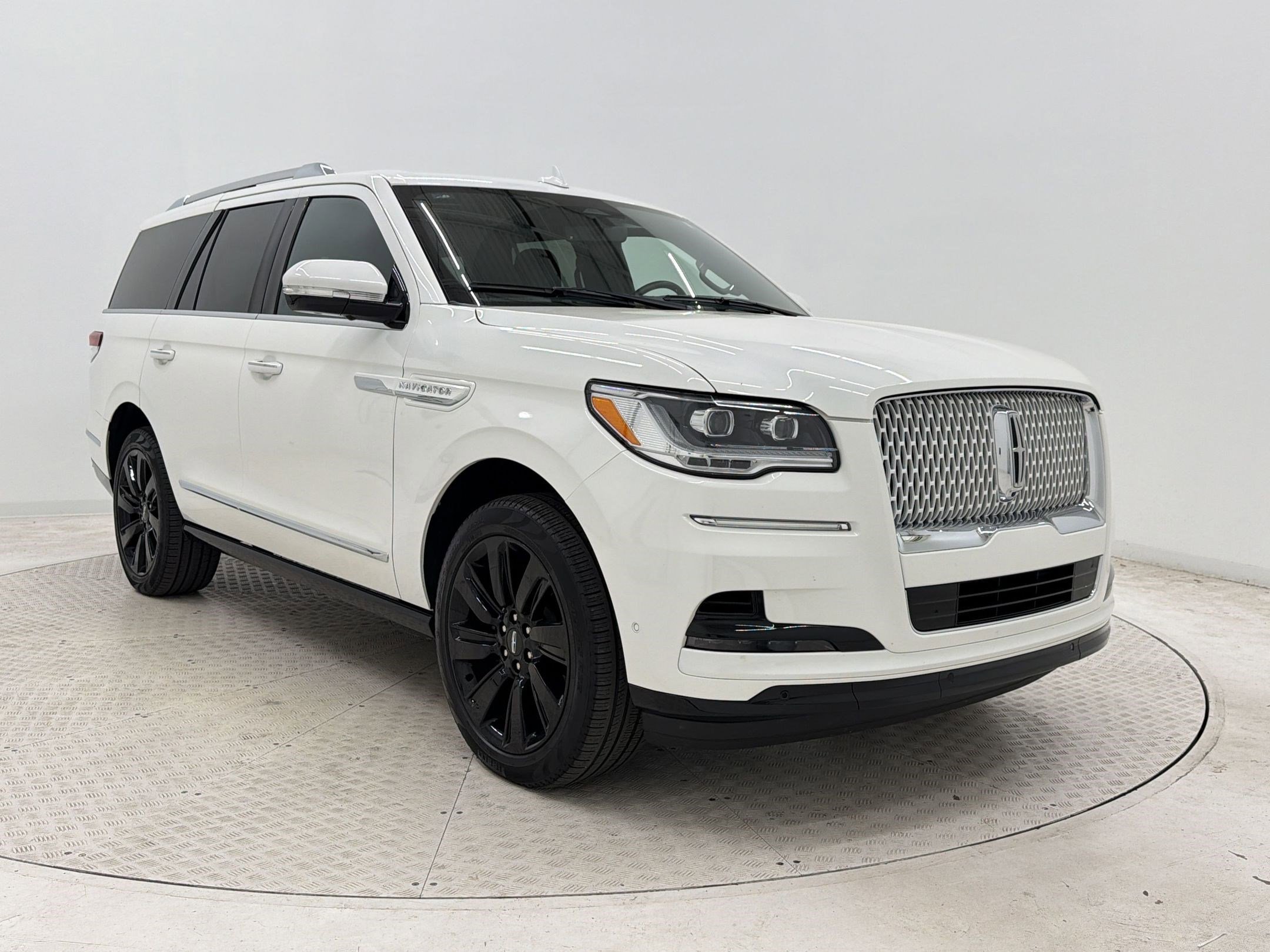 Used 2023 Lincoln Navigator Reserve AWD/4WD image 7