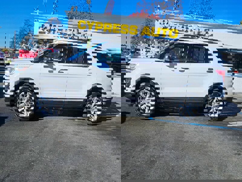 Used 2016 Ford Explorer 4WD image 2