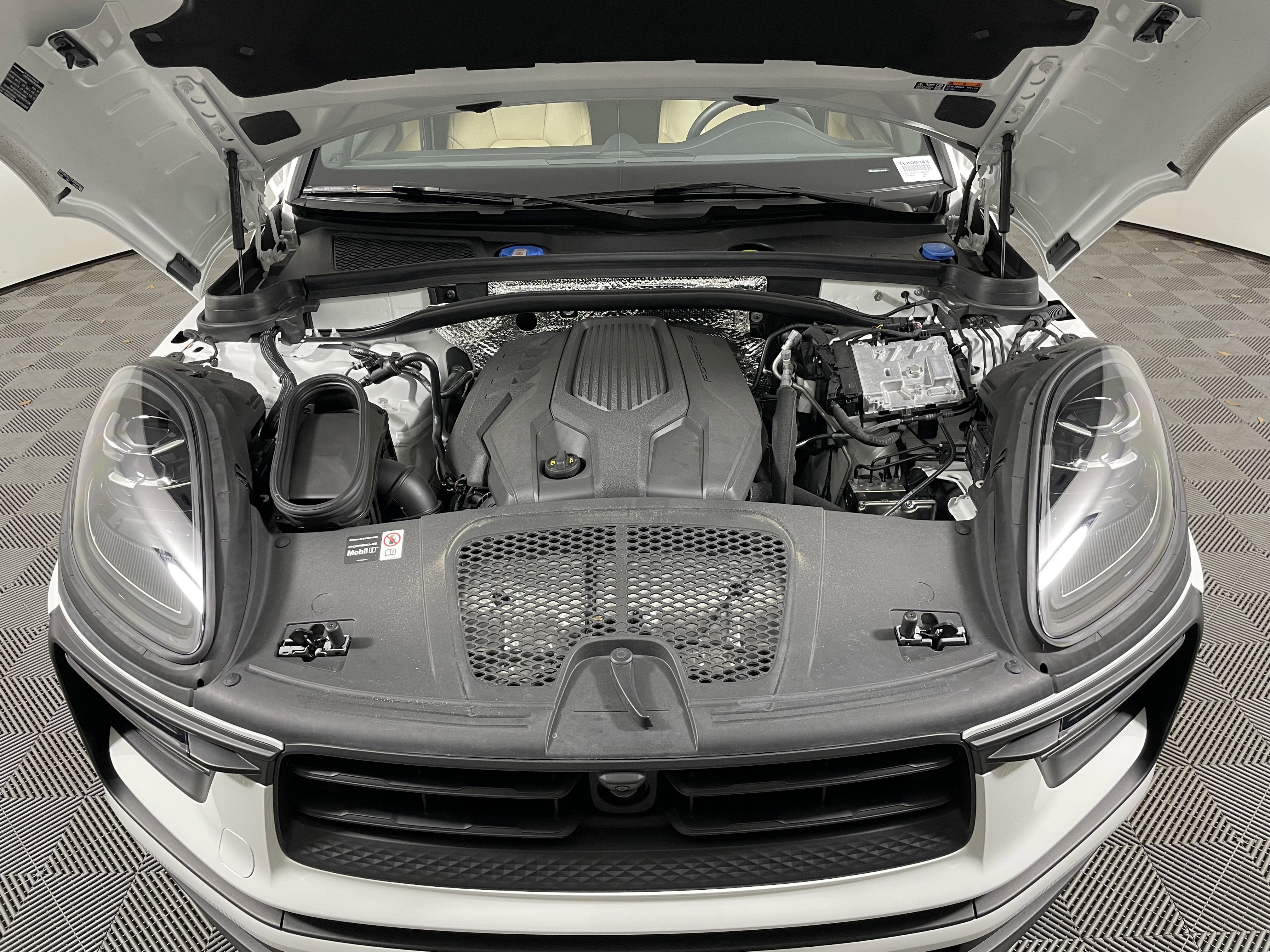 Certified 2026 Porsche Macan image 22