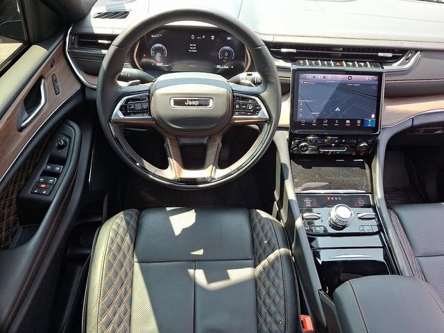 Used 2025 Jeep Grand Cherokee L Summit w/ Advanced Protech Group IV AWD/4WD image 11