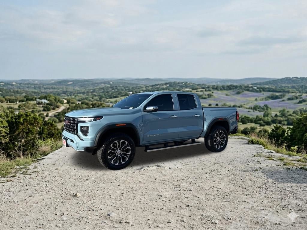 Used 2025 GMC Canyon Denali image 3