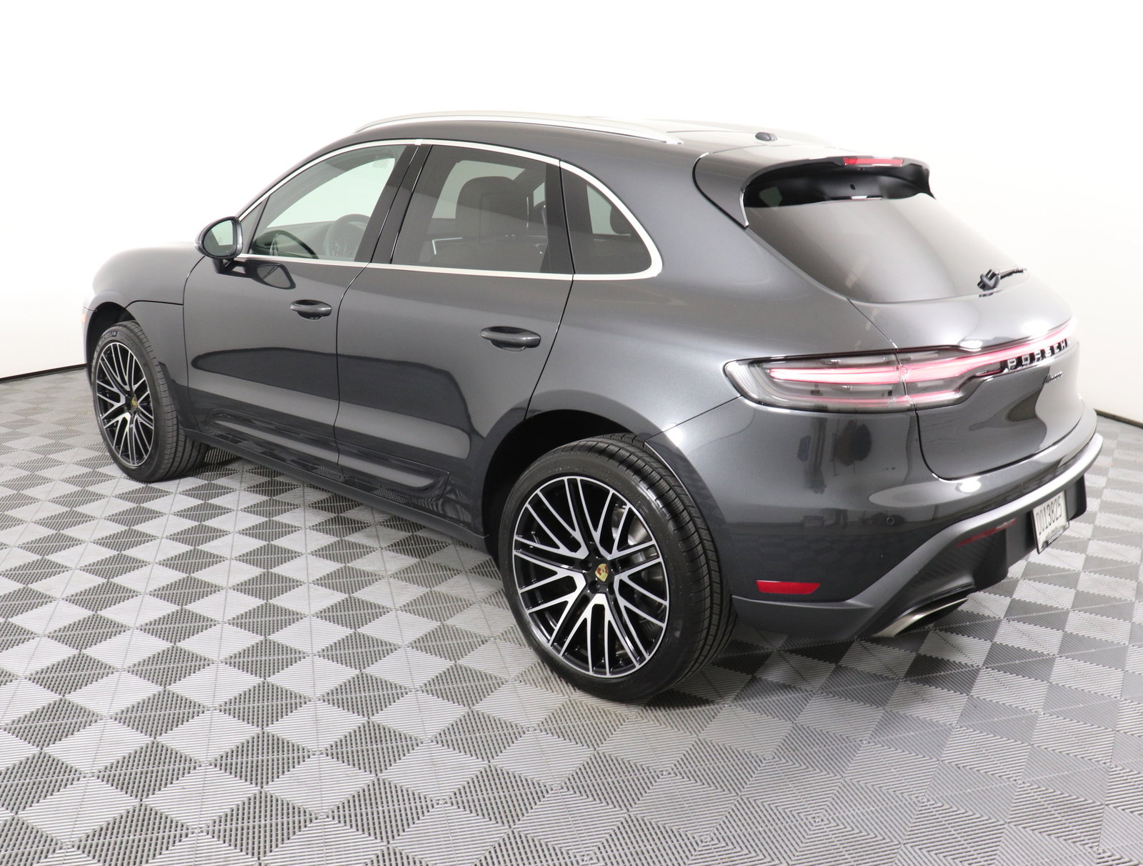 Used 2025 Porsche Macan image 3