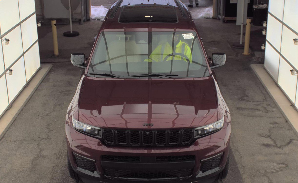 Used 2024 Jeep Grand Cherokee L Limited w/ Luxury Tech Group II AWD/4WD image 3