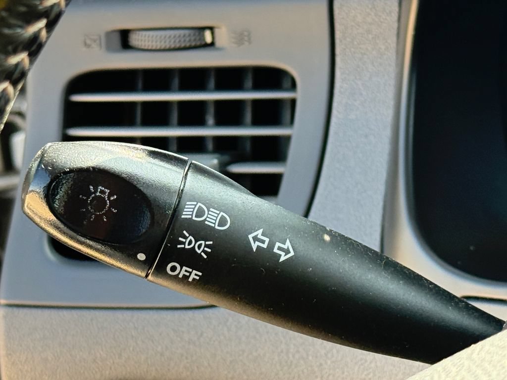 Used 2008 Kia Rio5 FWD image 24