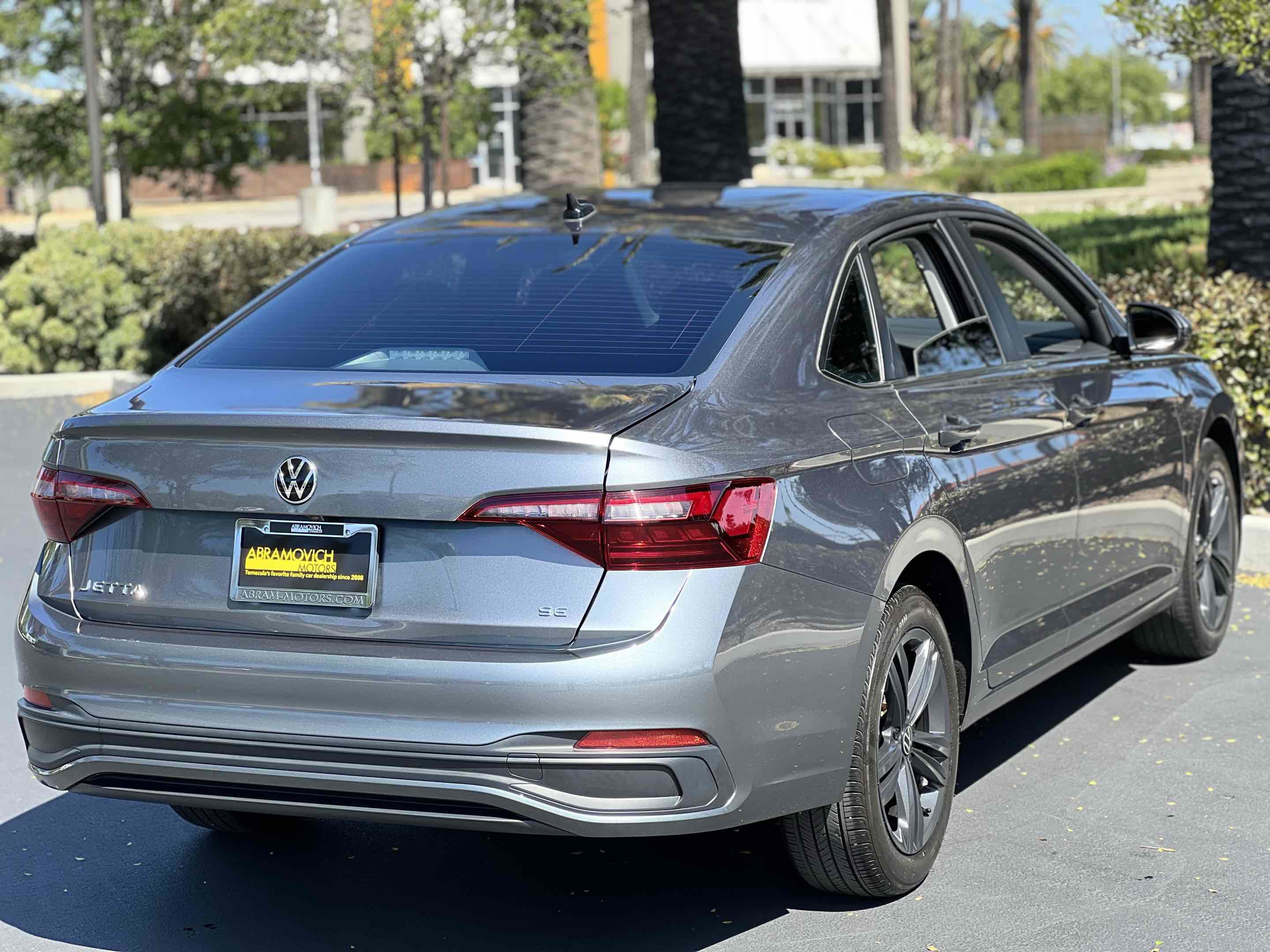 Used 2023 Volkswagen Jetta SE w/ Panoramic Sunroof Package FWD image 12