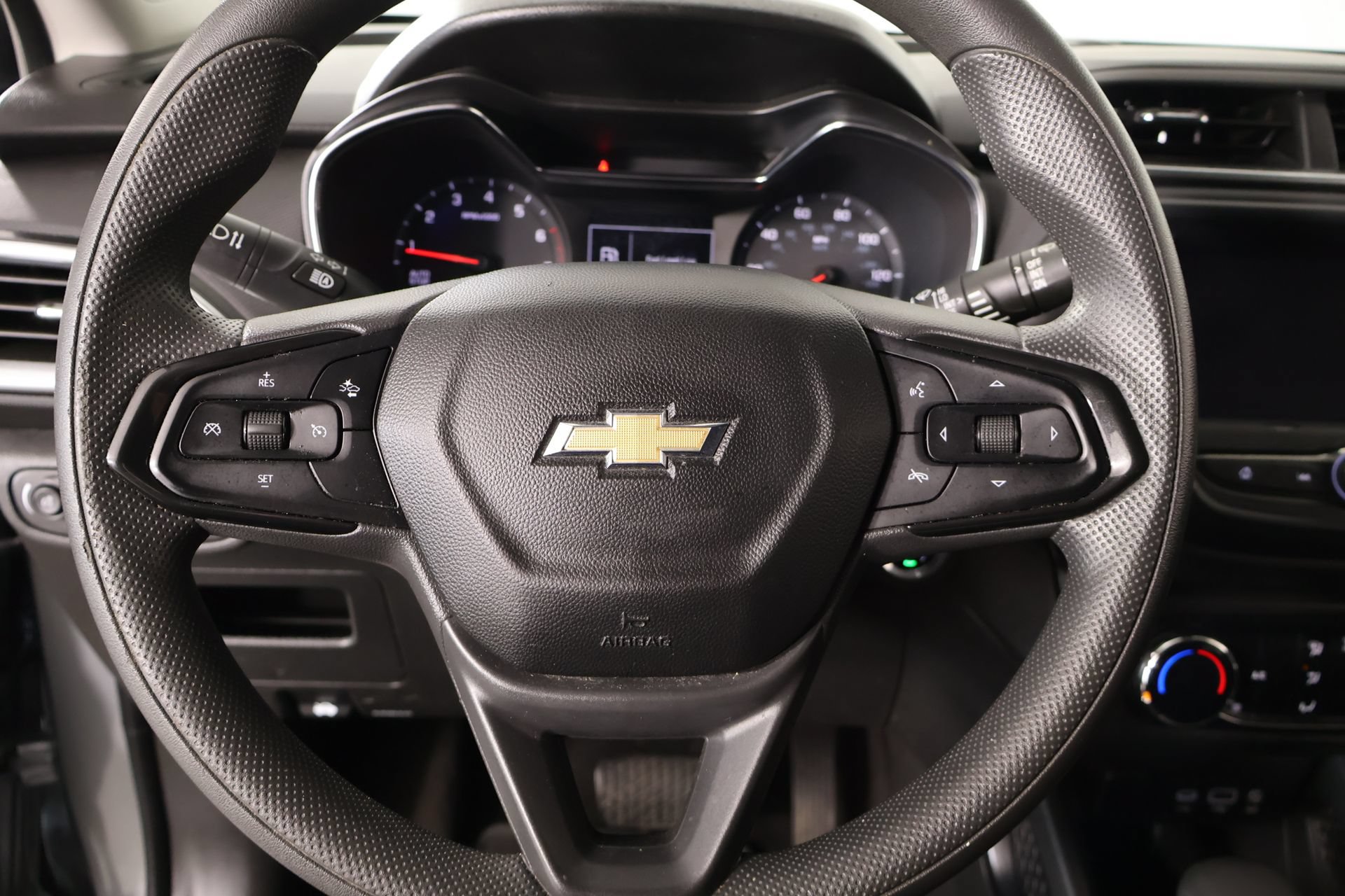 Used 2023 Chevrolet TrailBlazer LT FWD image 3