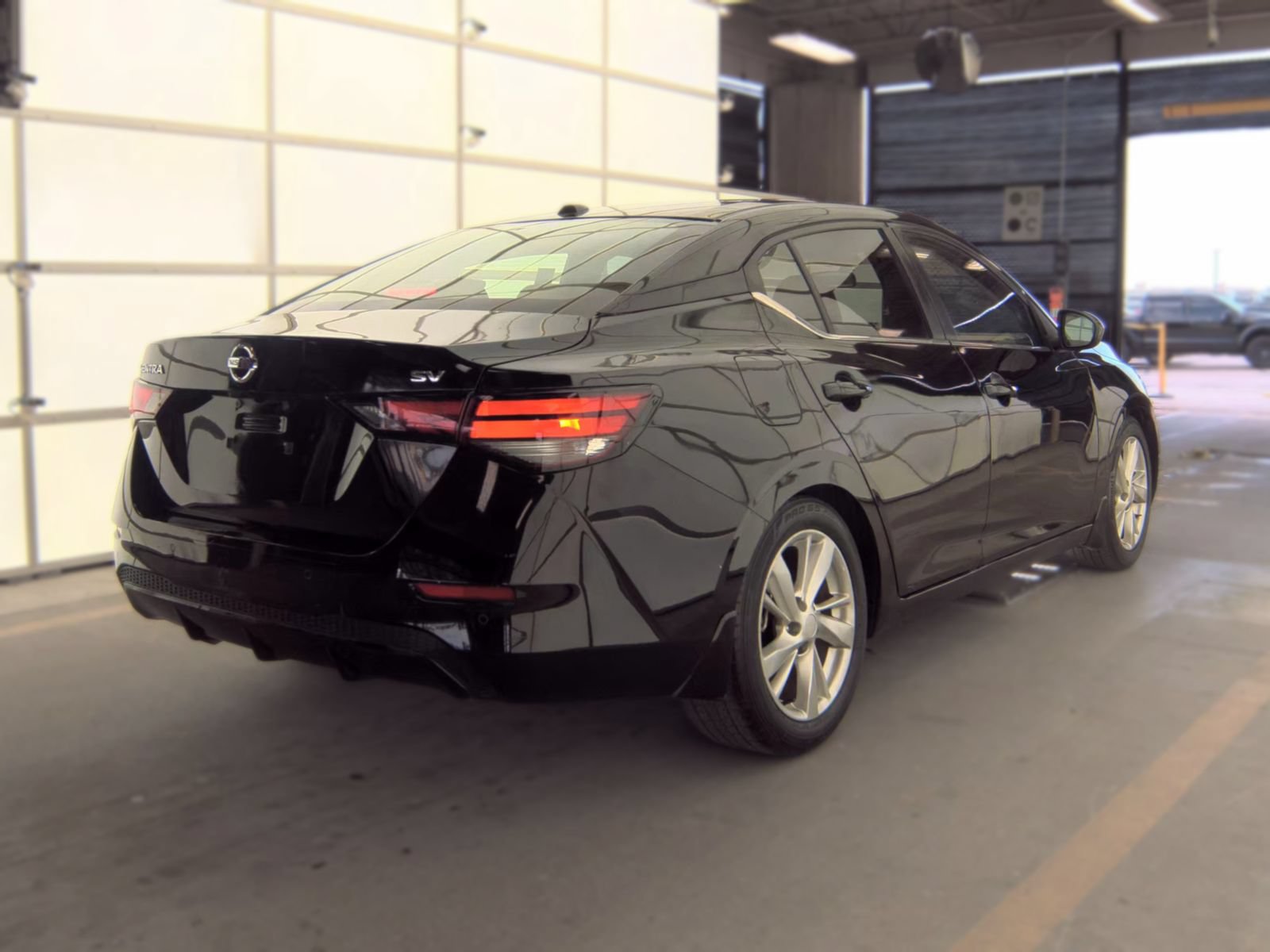 Used 2022 Nissan Sentra SV w/ SV Premium Package FWD image 4