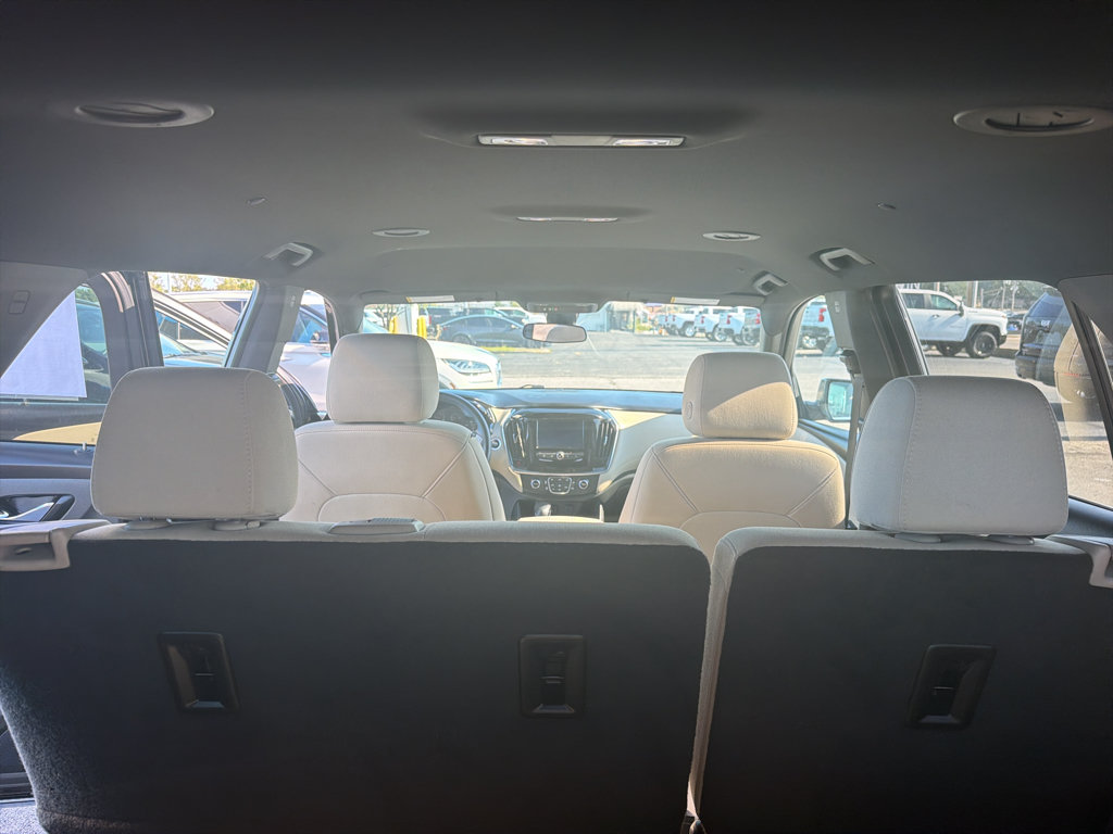 Used 2022 Chevrolet Traverse LS FWD image 12