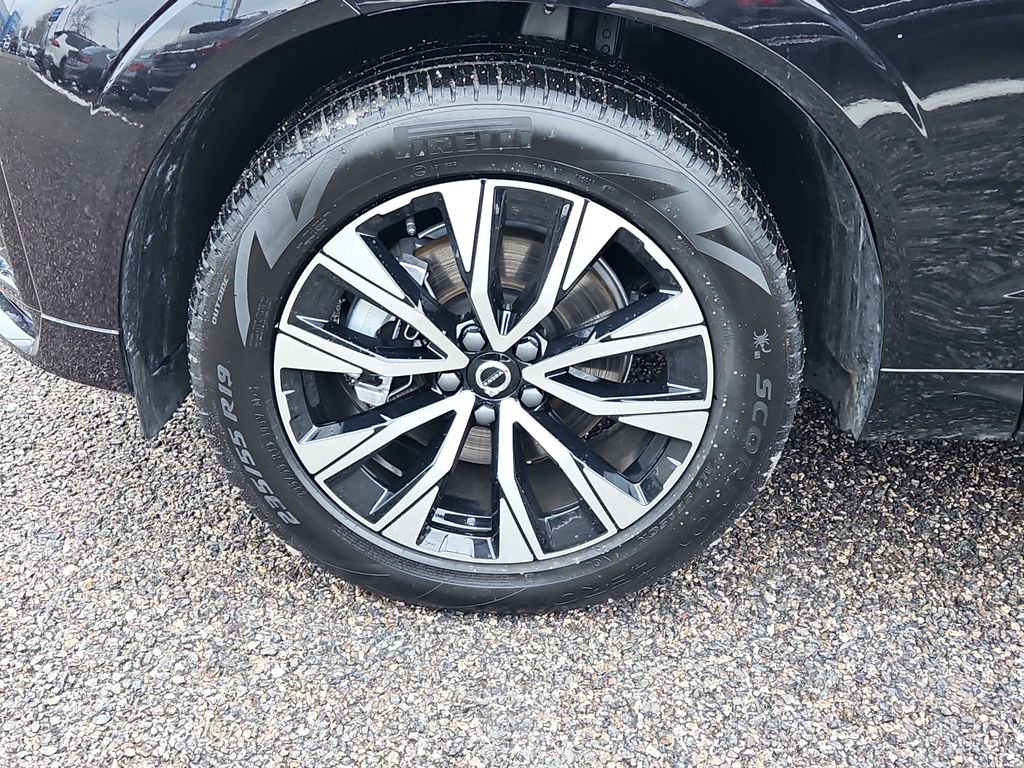 Used 2025 Volvo XC60 B5 Core image 7