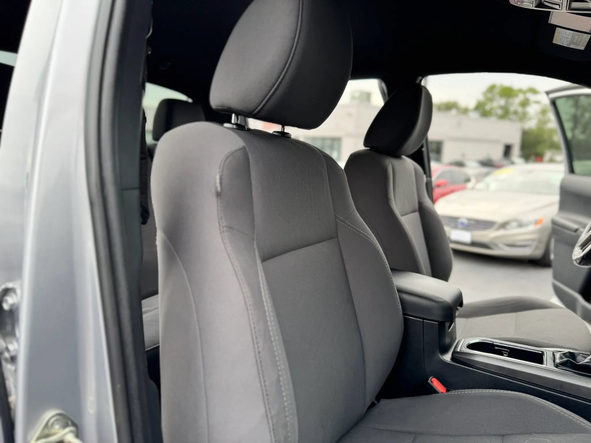 Used 2018 Toyota Tacoma TRD Off-Road w/ Technology Package AWD/4WD image 12