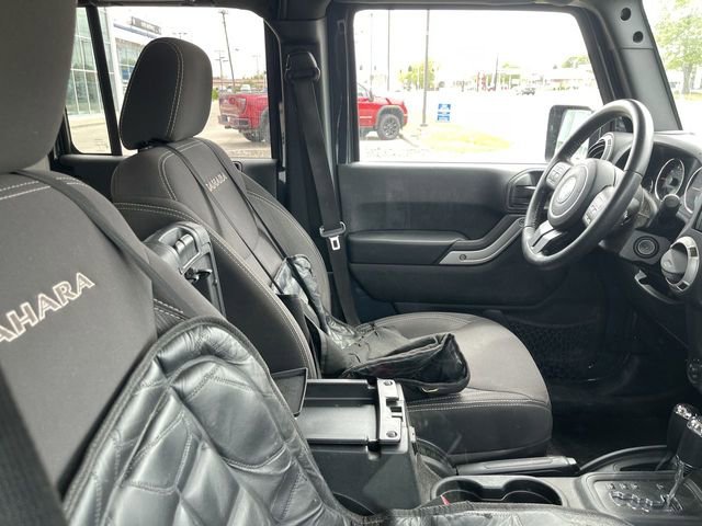 Used 2017 Jeep Wrangler Unlimited Sahara w/ Connectivity Group AWD/4WD image 10