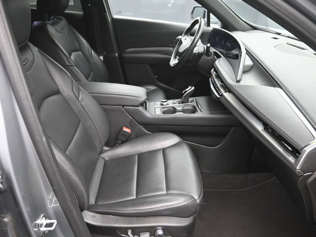Used 2024 Cadillac XT4 Premium Luxury image 7