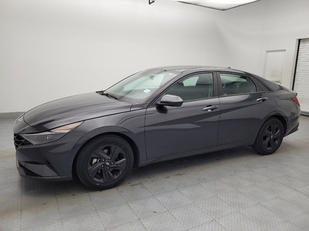 Used 2022 Hyundai Elantra SEL image 2
