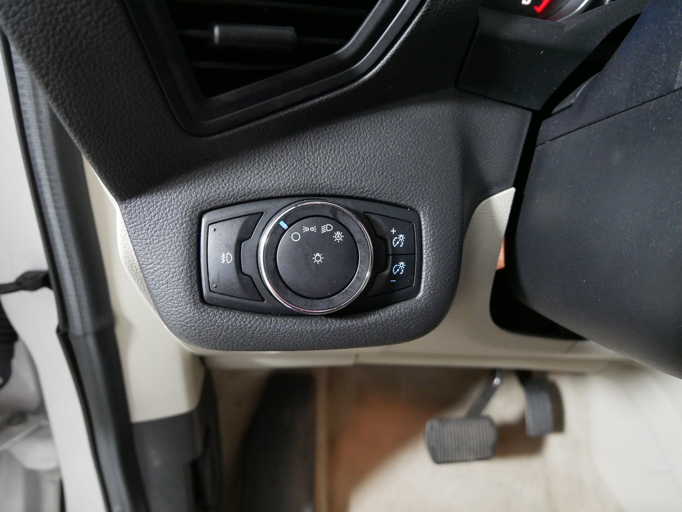 Used 2015 Ford Escape SE FWD image 26