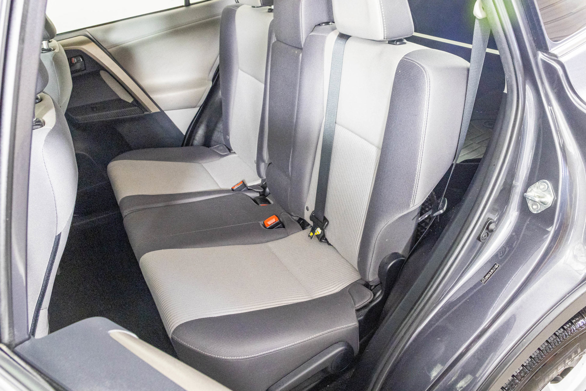 Used 2013 Toyota RAV4 XLE FWD image 38