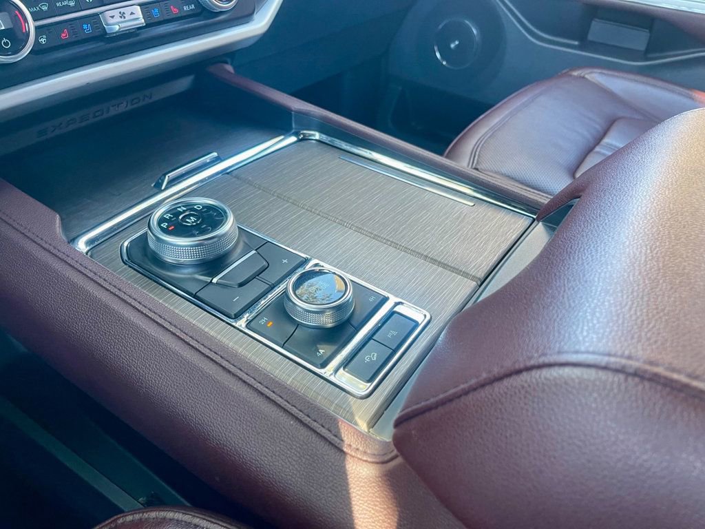 Used 2024 Ford Expedition Limited image 16