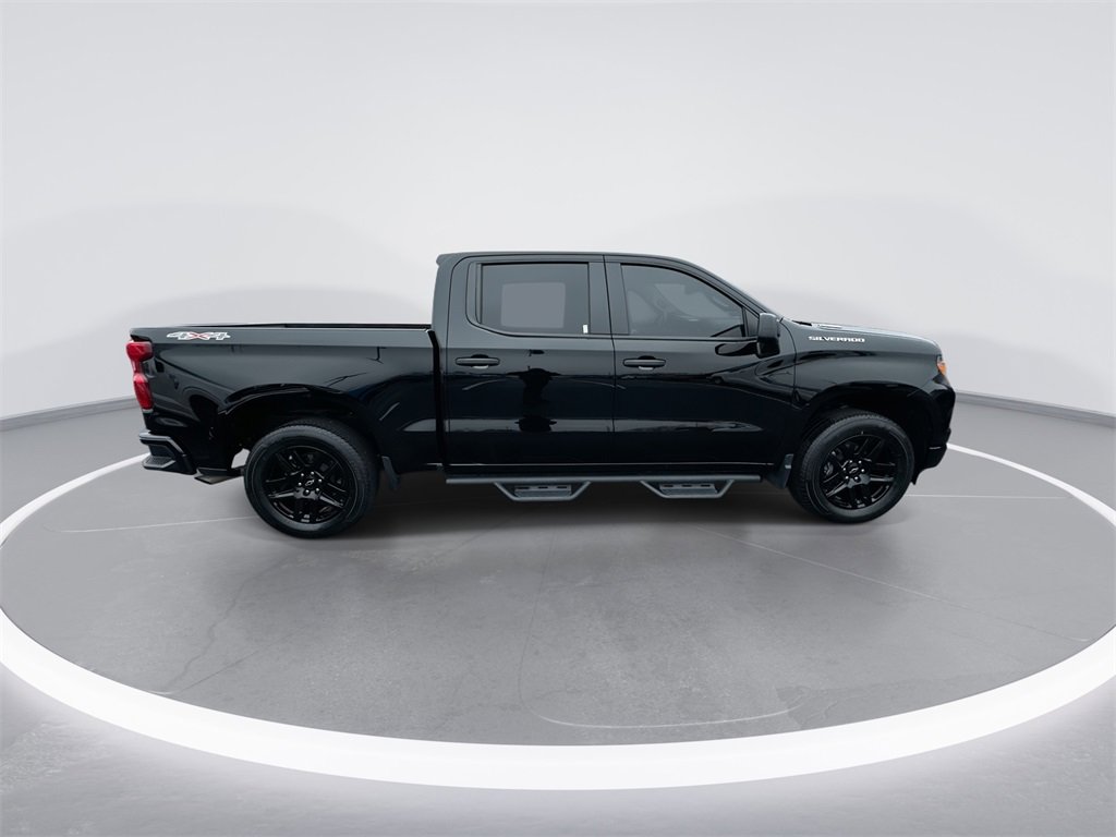 Used 2025 Chevrolet Silverado 1500 Custom image 9