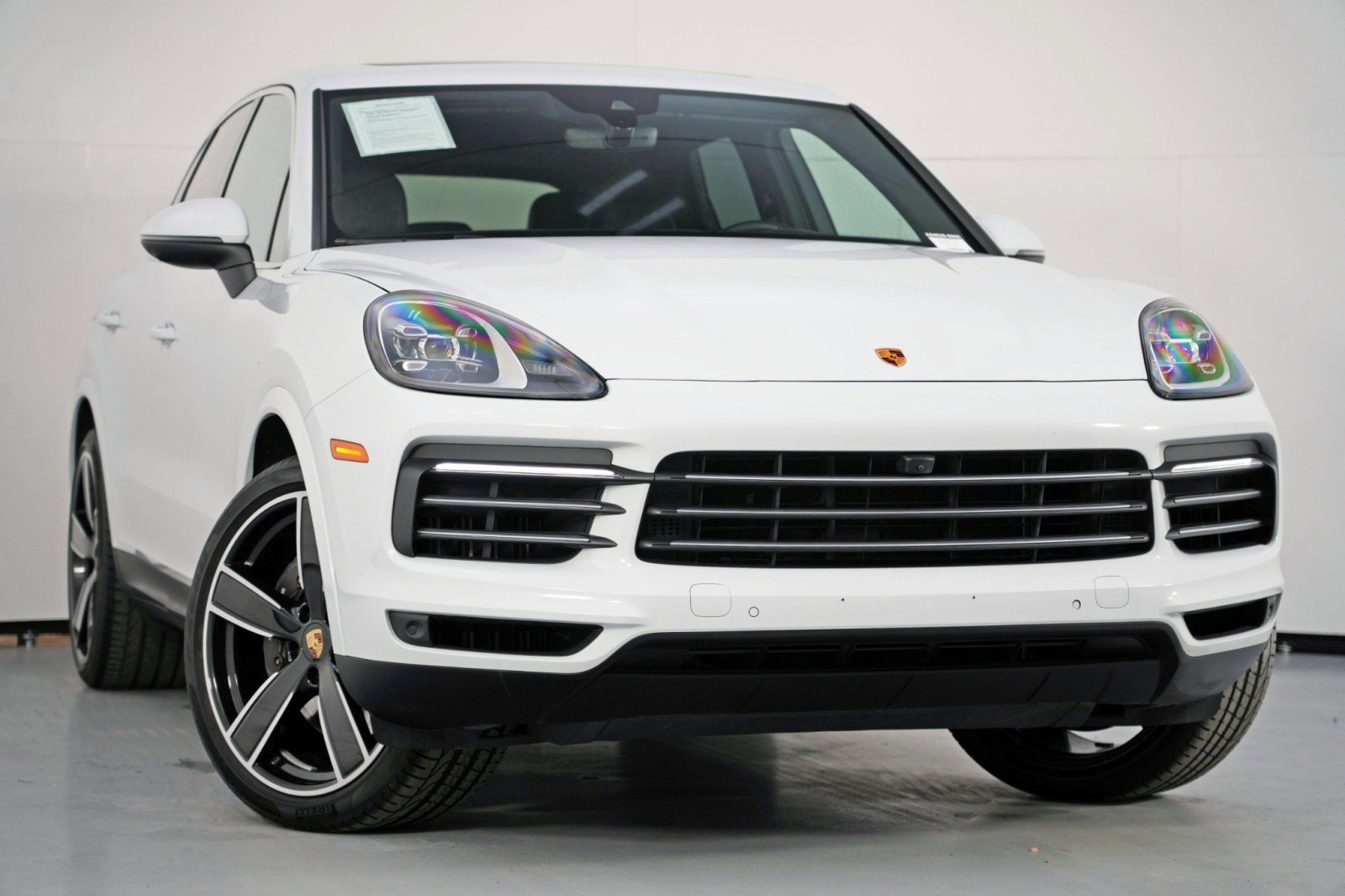Used 2023 Porsche Cayenne Platinum Edition w/ Premium Package image 4