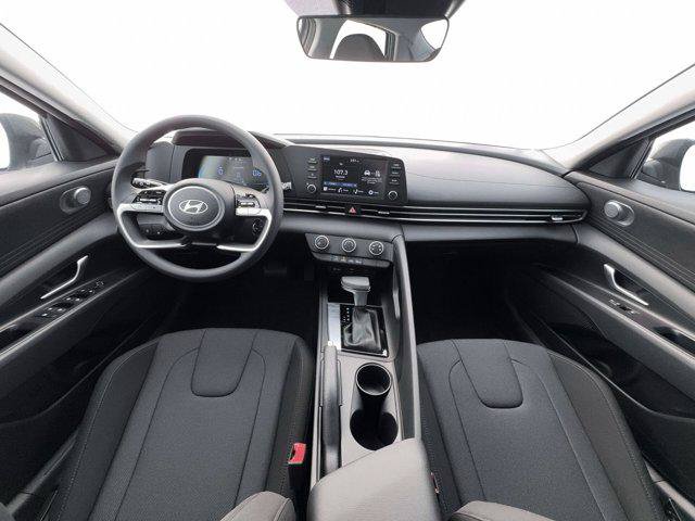 New 2026 Hyundai Elantra SE FWD image 13