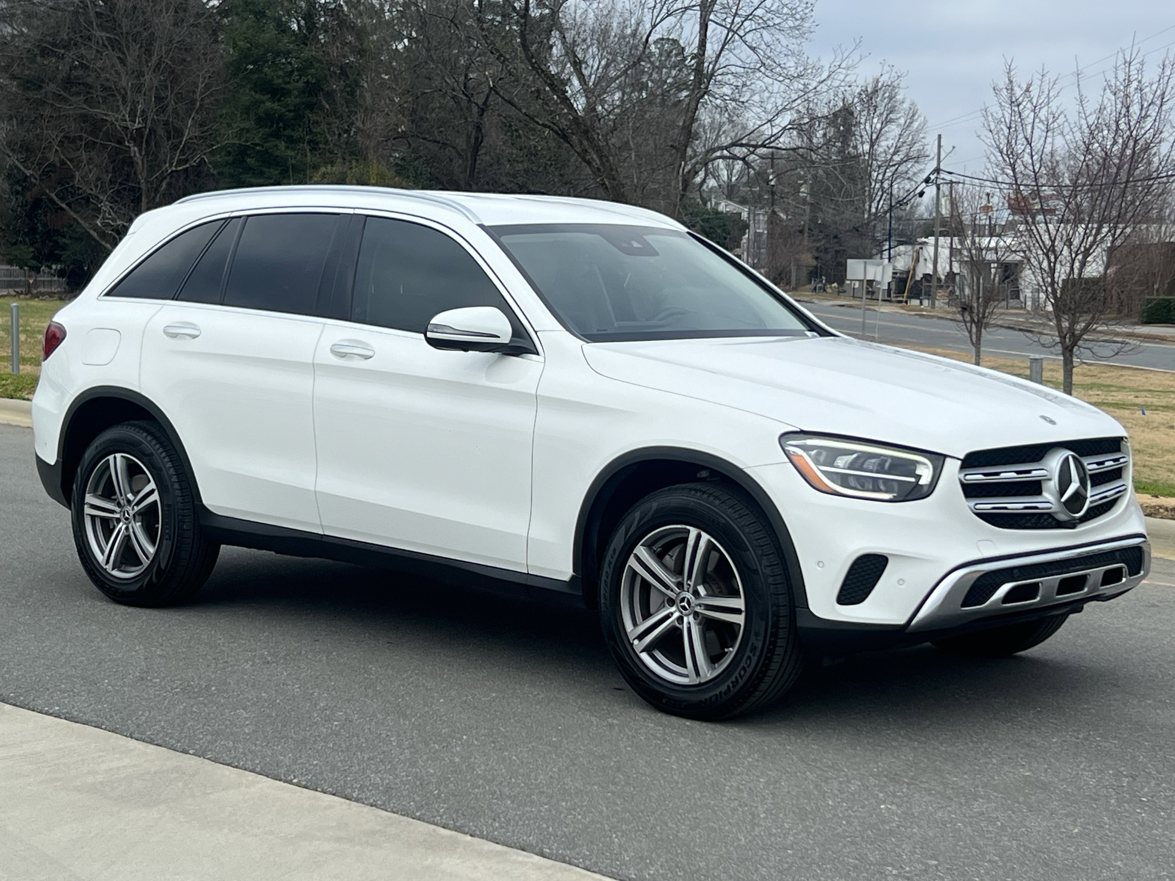 Used 2022 Mercedes-Benz GLC 300 image 2