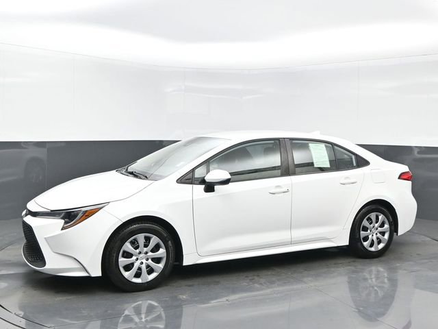Used 2022 Toyota Corolla LE image 2