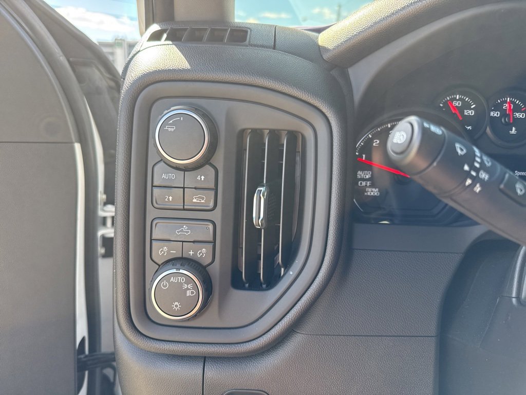 Used 2025 Chevrolet Silverado 1500 Custom image 14