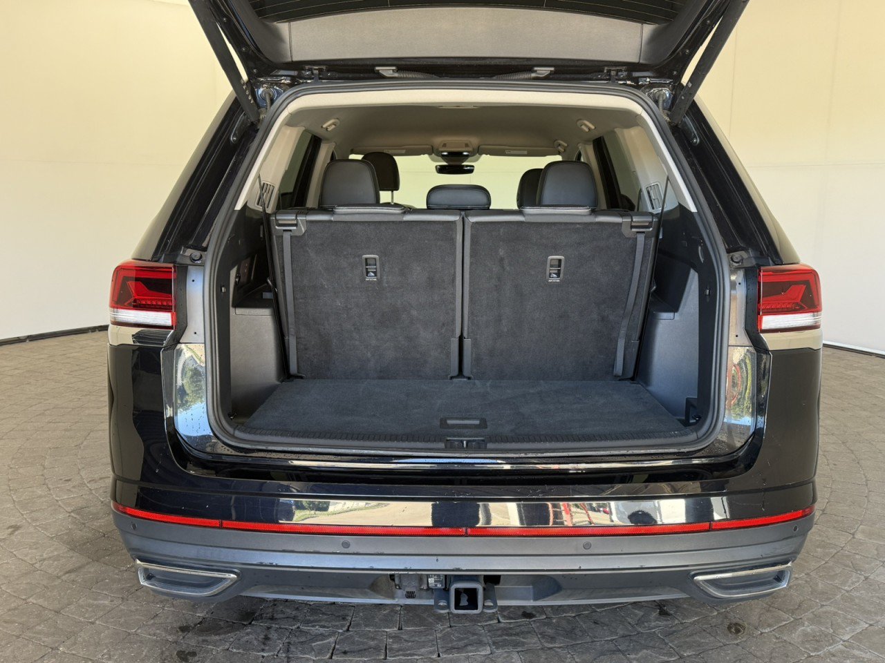 Used 2025 Volkswagen Atlas SE AWD/4WD image 7