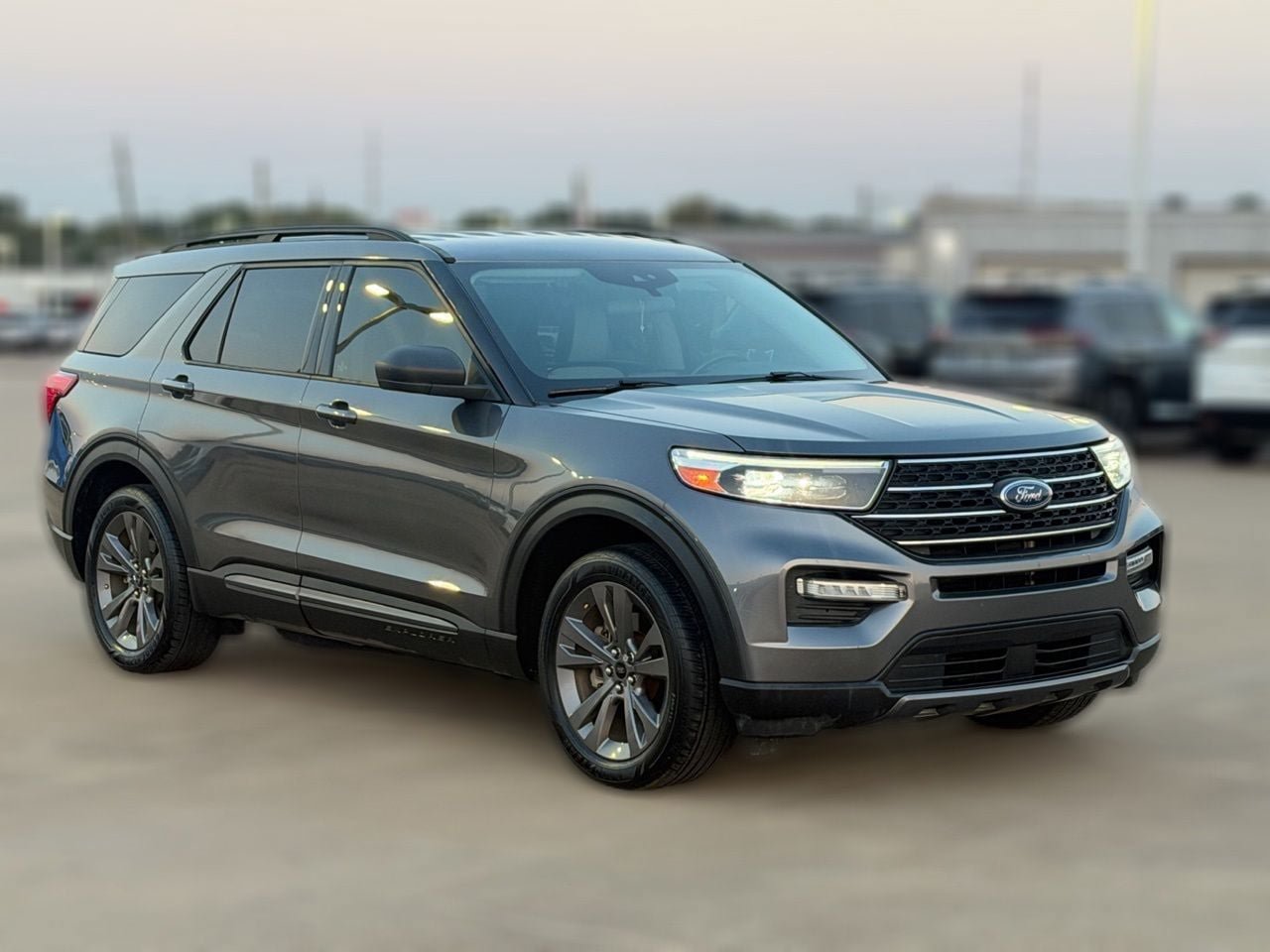 Used 2021 Ford Explorer XLT w/ Equipment Group 202A RWD image 4