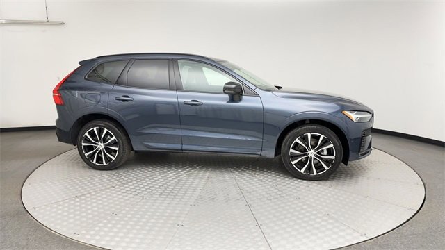Used 2025 Volvo XC60 B5 Plus image 9