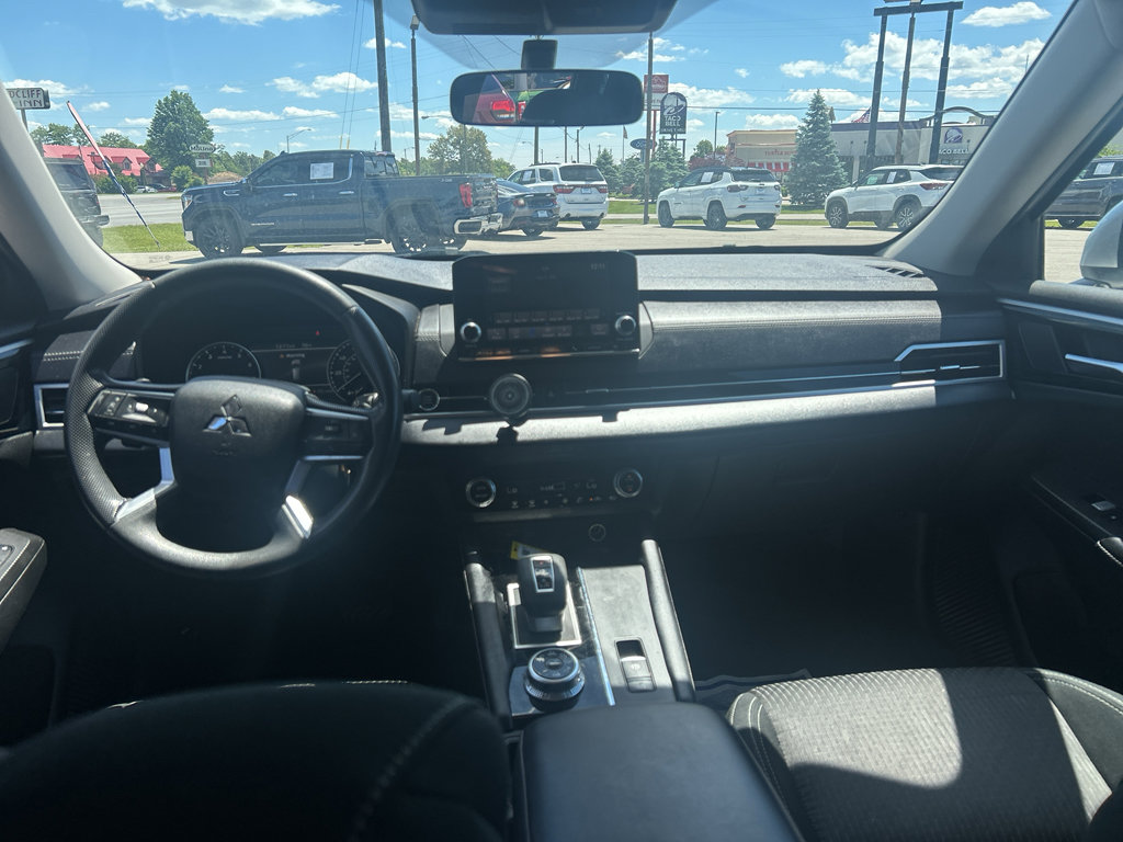 Used 2022 Mitsubishi Outlander ES AWD/4WD image 12