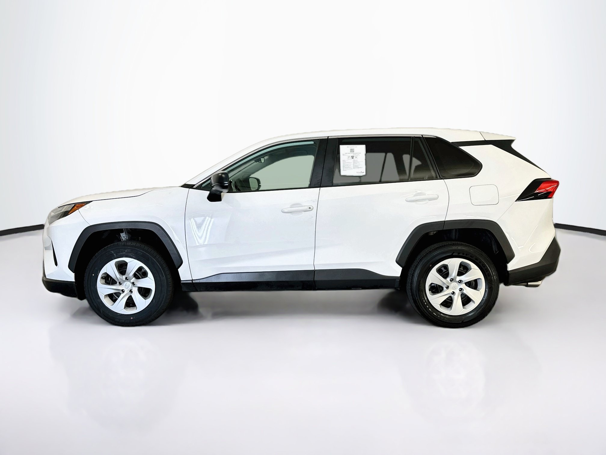 Used 2025 Toyota RAV4 LE AWD/4WD image 4