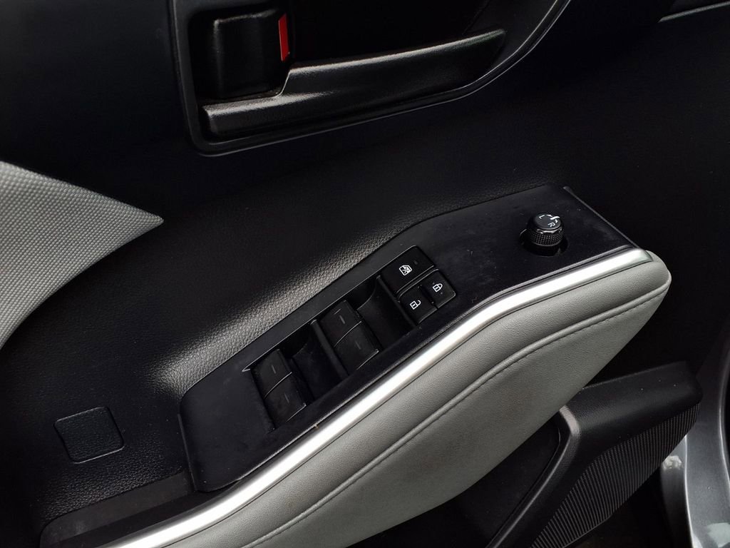 Used 2023 Toyota Highlander L image 17