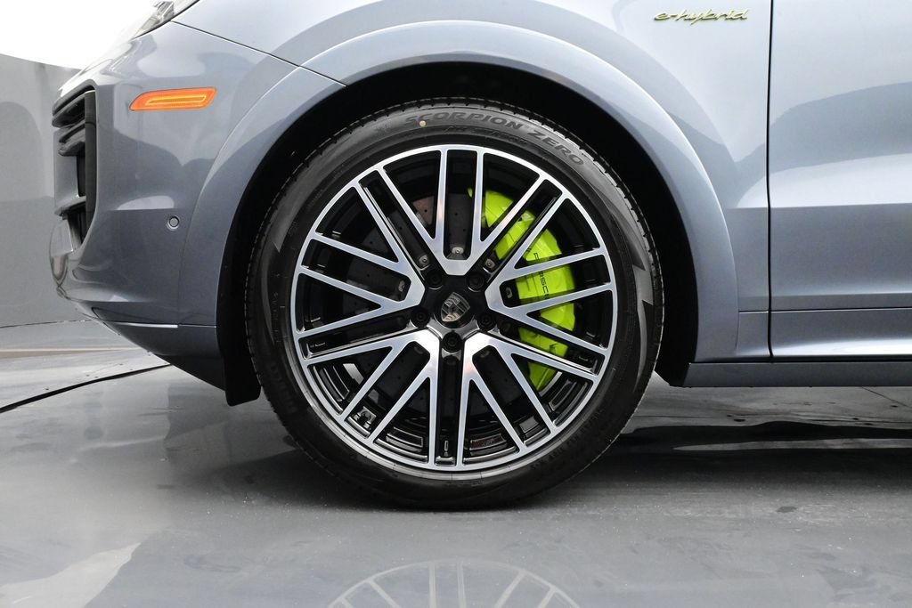New 2026 Porsche Cayenne Turbo AWD/4WD image 6