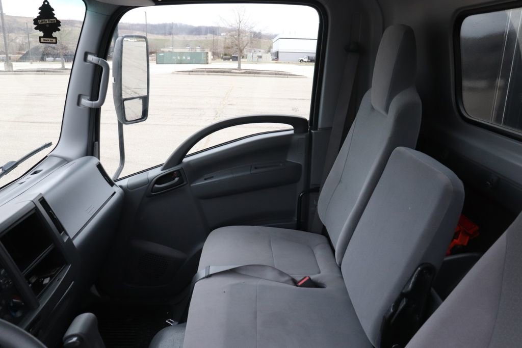 Used 2020 Isuzu NPR image 13