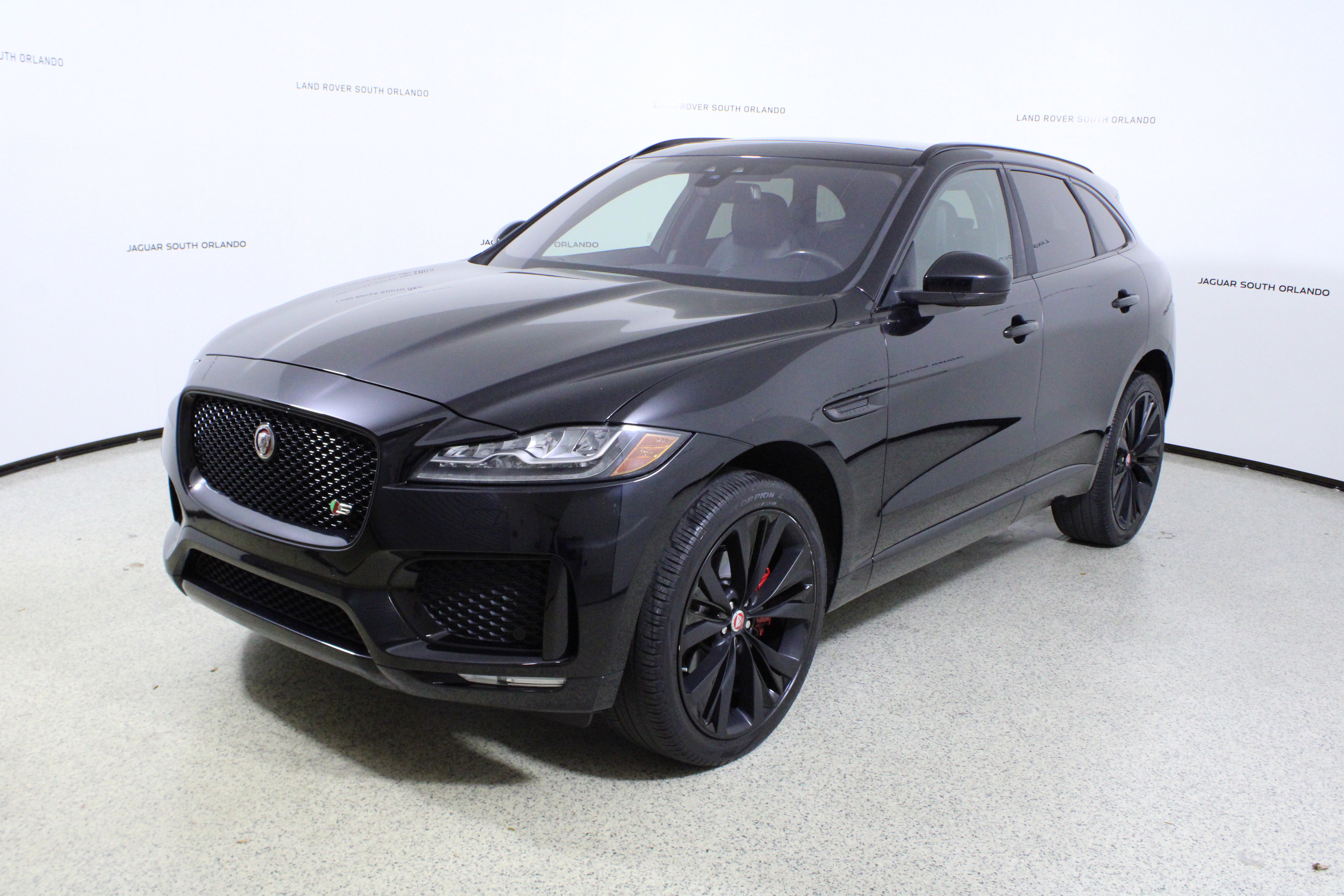 Used 2018 Jaguar F-PACE S image 4