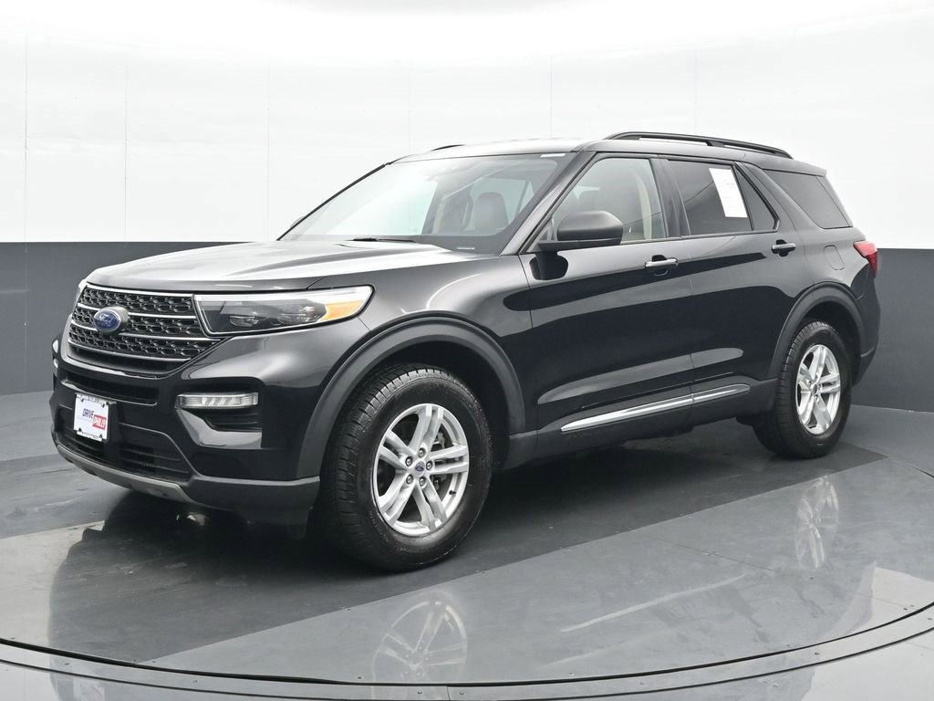 Used 2022 Ford Explorer XLT w/ Equipment Group 202A image 2