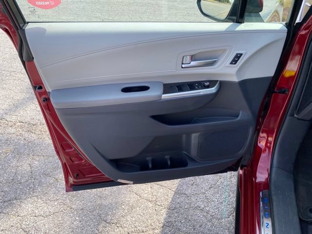 Certified 2024 Toyota Sienna Limited AWD/4WD image 17
