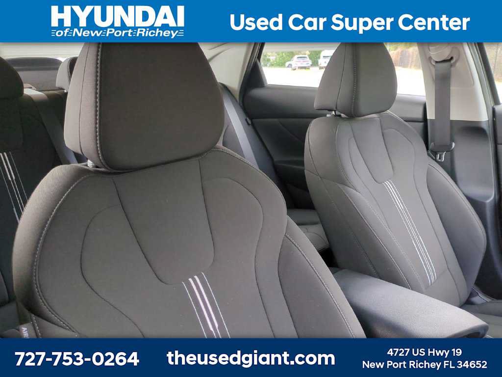 Certified 2025 Hyundai Elantra SEL FWD image 6